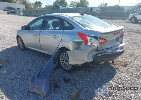 2012 Ford Focus Titanium z USA, uszkodzony, nr VIN 1FAHP3J21CL327807